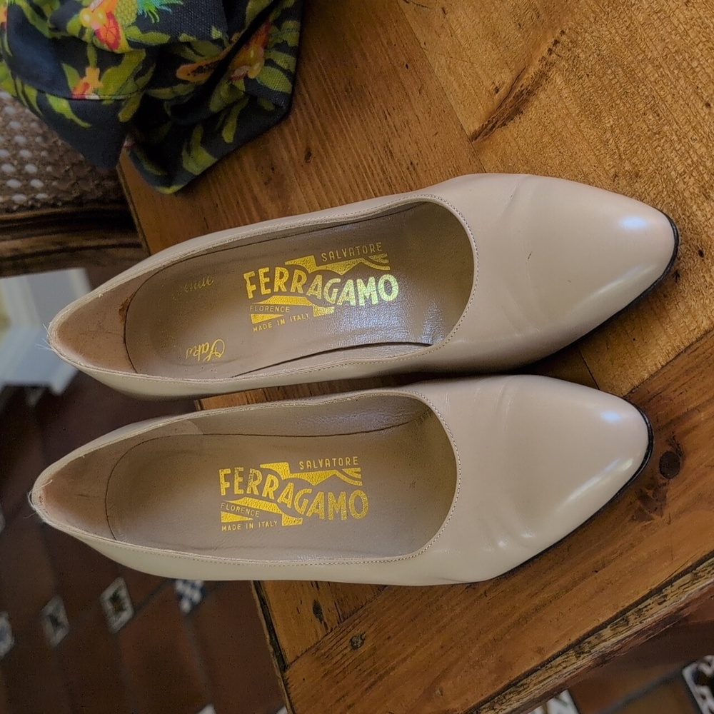 Salvatore Ferragamo Cream Beige Leather Shoes Heels Women's 5 1/2B Made in Italy